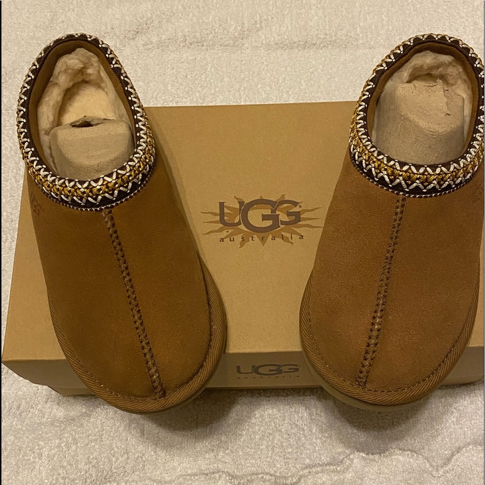 Ugg, Size 6, Tasman Women’s in Chestnut